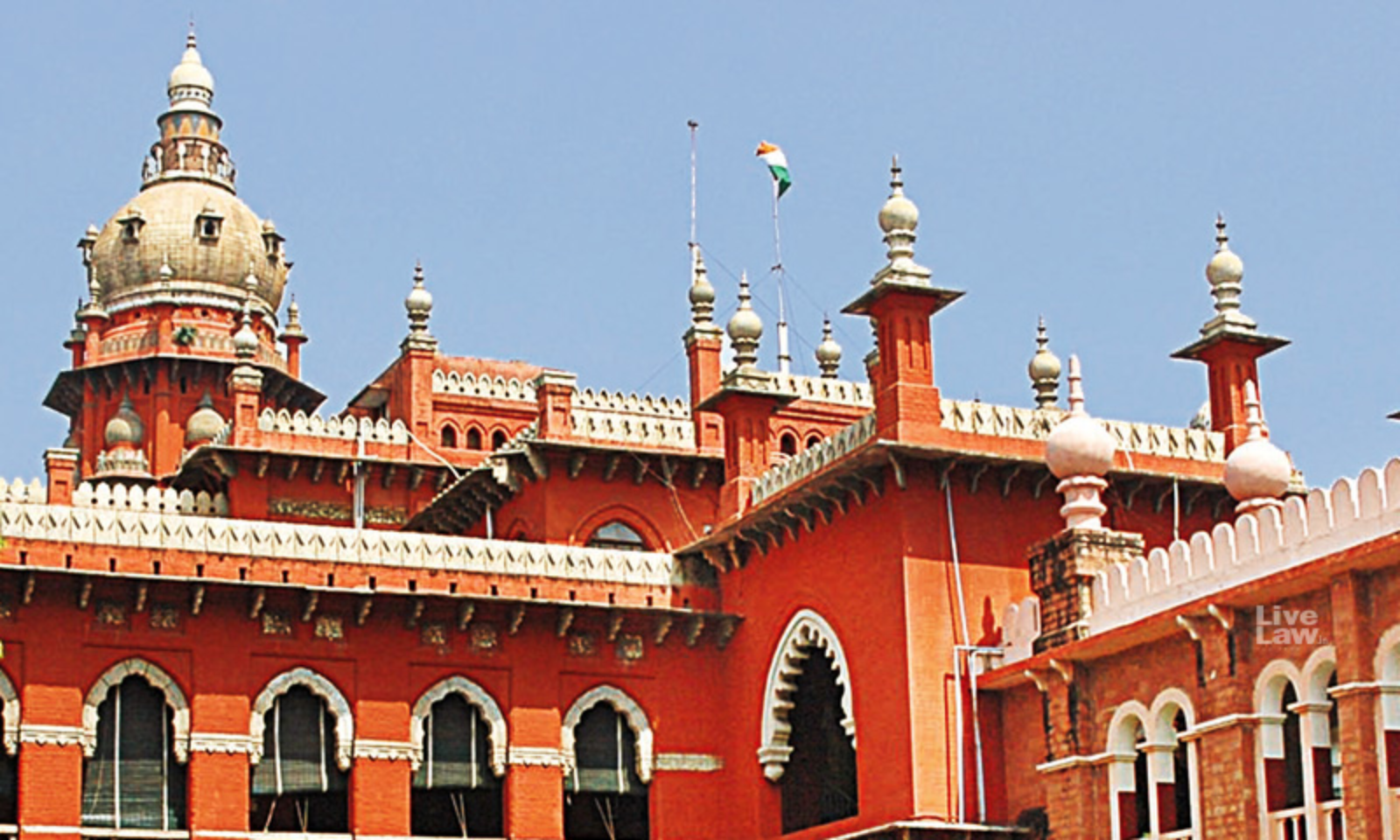 Supreme Court upheld the Madras HC's decision allowing EPS to remain the  AIADMK's interim General Secretary