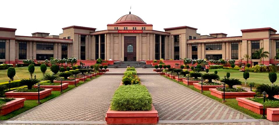“Criticism of court may not be actionable, but obstructing the functioning of the court is serious contempt” Chhattisgarh High Court
